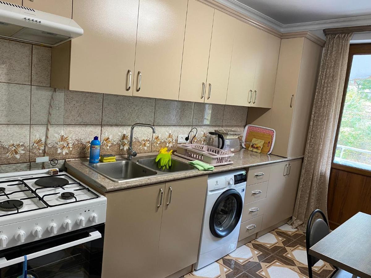 דיליג'אן Lovely 2-Bedroom Apartment Near Ayb School מראה חיצוני תמונה