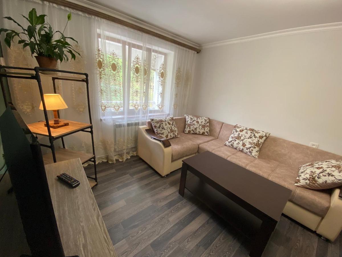 דיליג'אן Lovely 2-Bedroom Apartment Near Ayb School מראה חיצוני תמונה