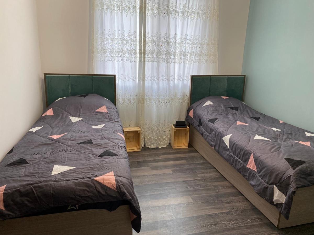 דיליג'אן Lovely 2-Bedroom Apartment Near Ayb School מראה חיצוני תמונה